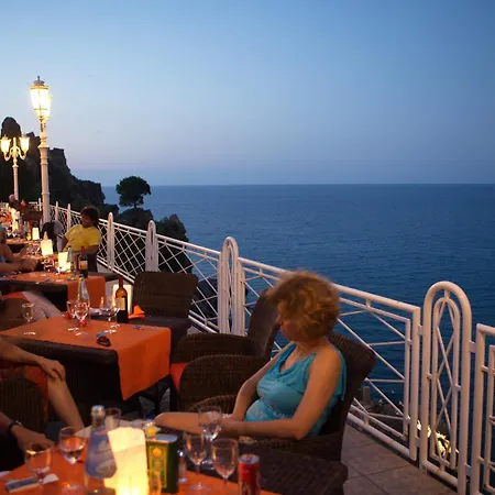 Kalura Hotel 4*