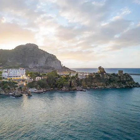 Kalura Hotel 4*