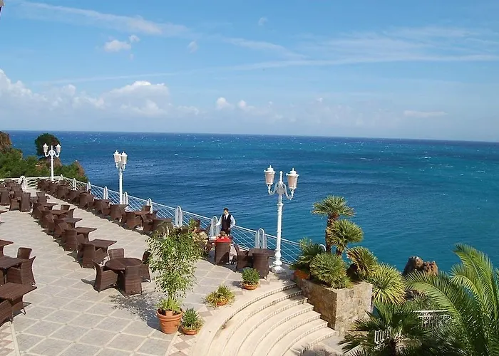 Kalura Hotel